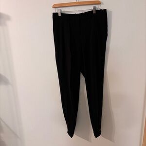 Aritzia Babaton Black Pleated Dress Pants with Button Cuffs Size 4 GUC